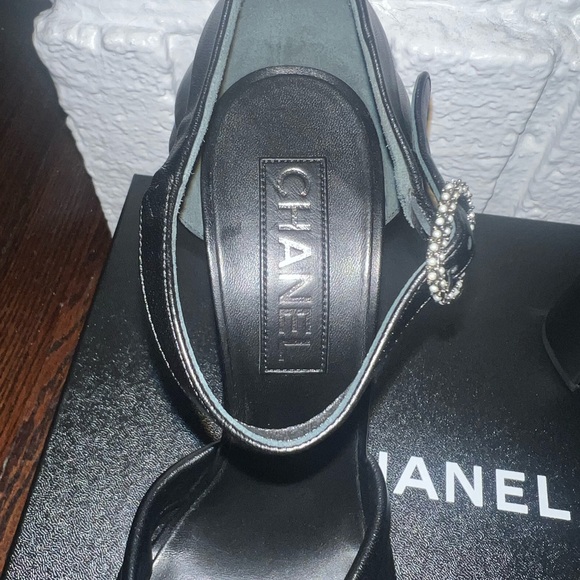 BRAND NEW IN BOX! Chanel peep-toe block-heeled pump sandal. Size: Euro 39/US 9. - Picture 4 of 9